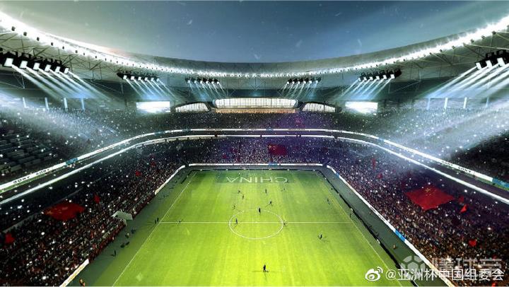 正在修建中的成都凤凰山专业足球场将于明年春天完工