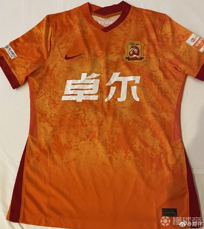 蒿俊闵晒28号球衣感谢家乡的召唤让我回到梦想开始的地方