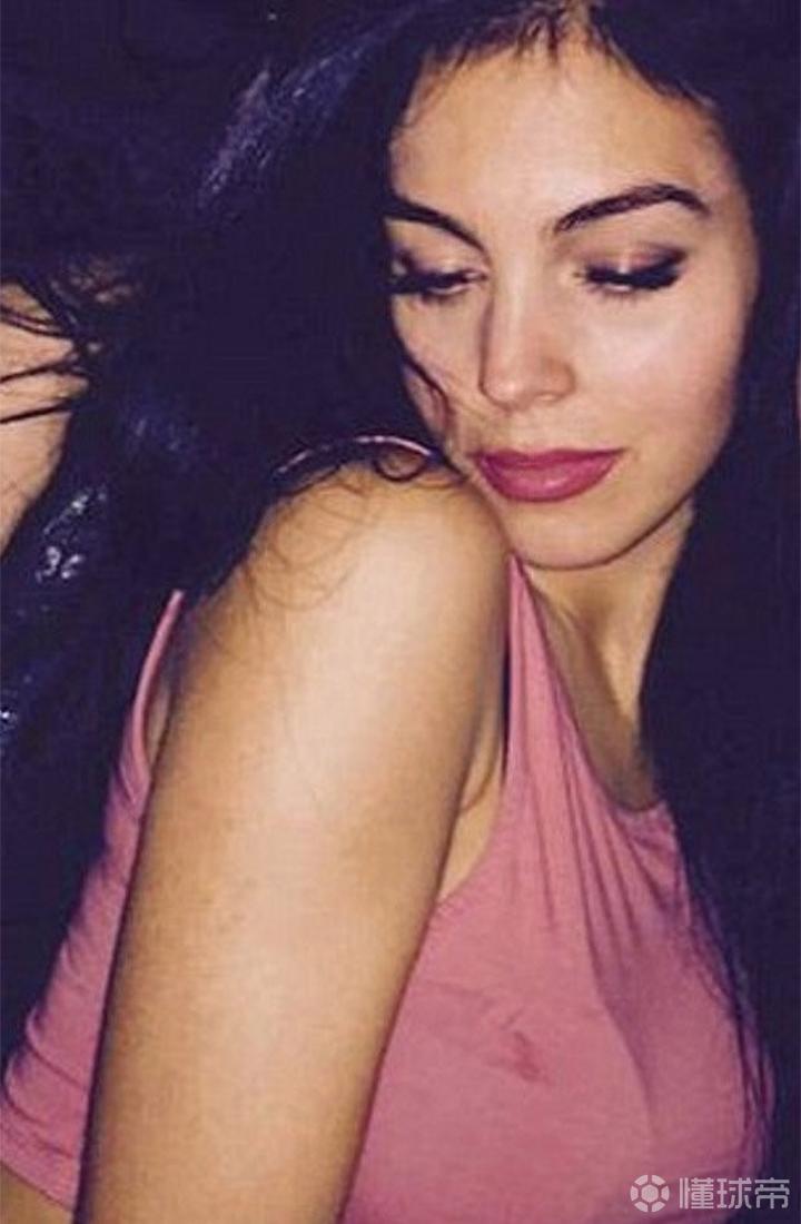 c罗女友乔治娜私房美艳照片来袭,请各位球友准备好!
