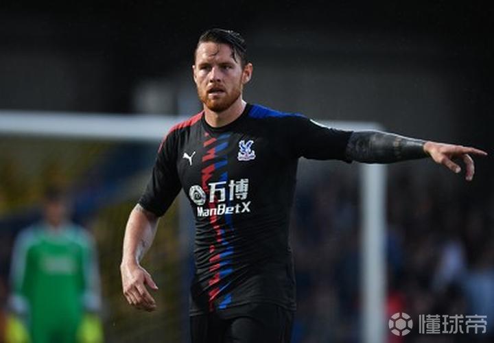 官方:谢周三续租水晶宫前锋维克汉姆至本赛季结束
