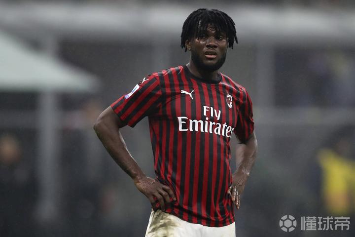 据国米新闻网的消息,国际米兰欣赏凯西,但是ac米兰中场并非蓝黑军团的