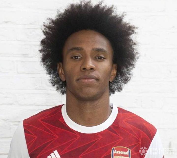 图集帅气亮相巴西攻击手威廉正式穿上了阿森纳的球衣