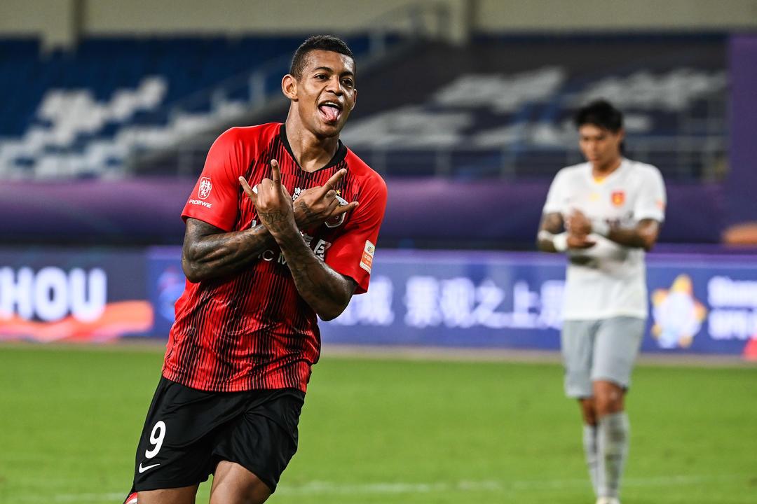 运气不佳里卡多洛佩斯今晚遭遇加盟上港后第一次受伤