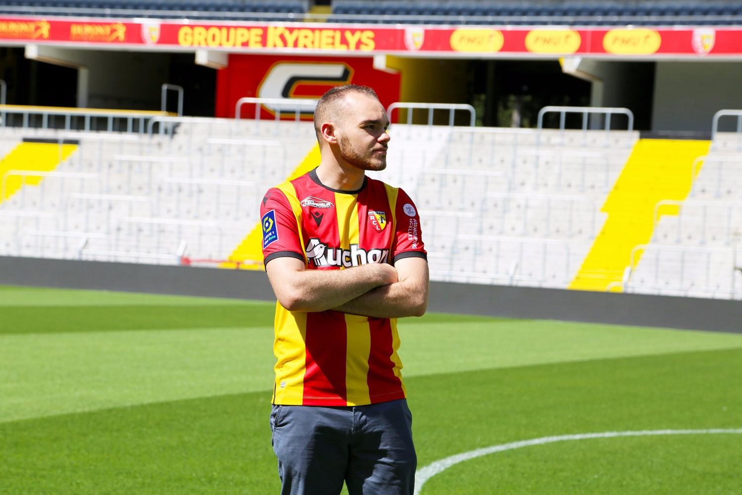 朗斯足球俱乐部与合作伙伴macron一同揭晓球队2020/21赛季全新主场