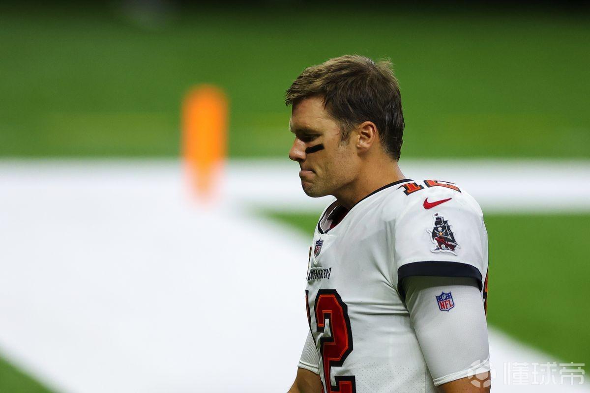 被抄截两次史上最佳四分卫布雷迪海盗首秀吃败仗