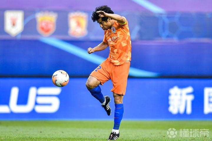 蒿俊闵射门瞬间,大腿的肌肉真的慕了