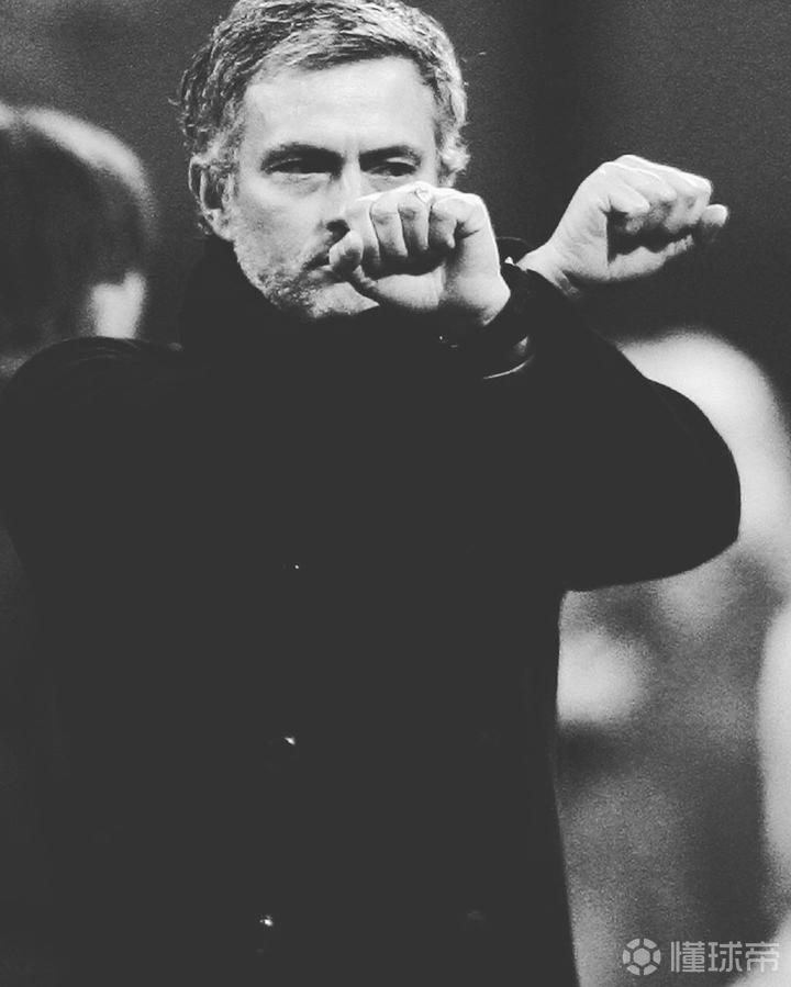 无声的抗议,穆里尼奥在社交媒体晒出"戴手铐"的照片