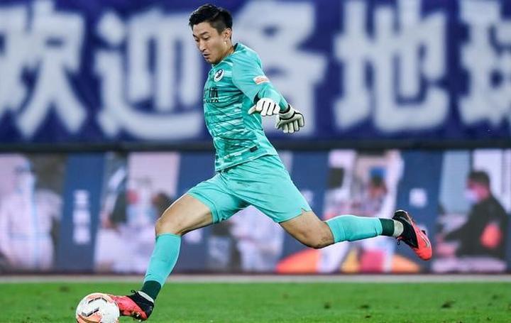 六年坐稳球队首发门将张翀你凭什么保级了就可以这么踢