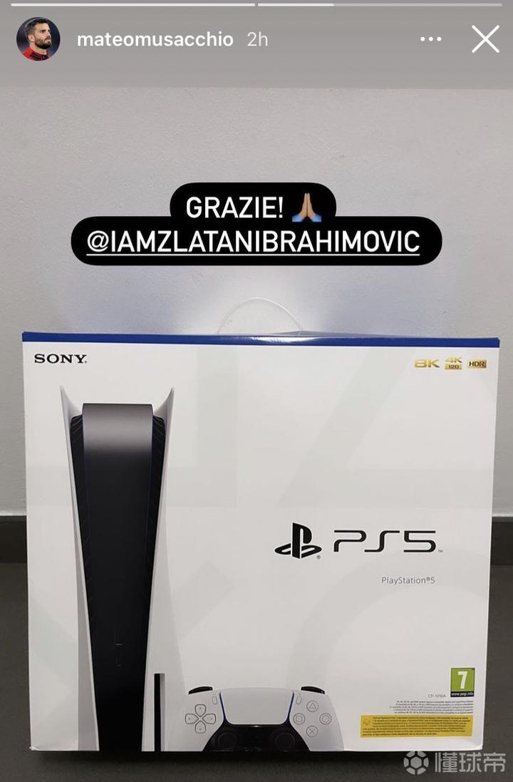 好大哥伊布送米兰全体队友一人一台ps5游戏机