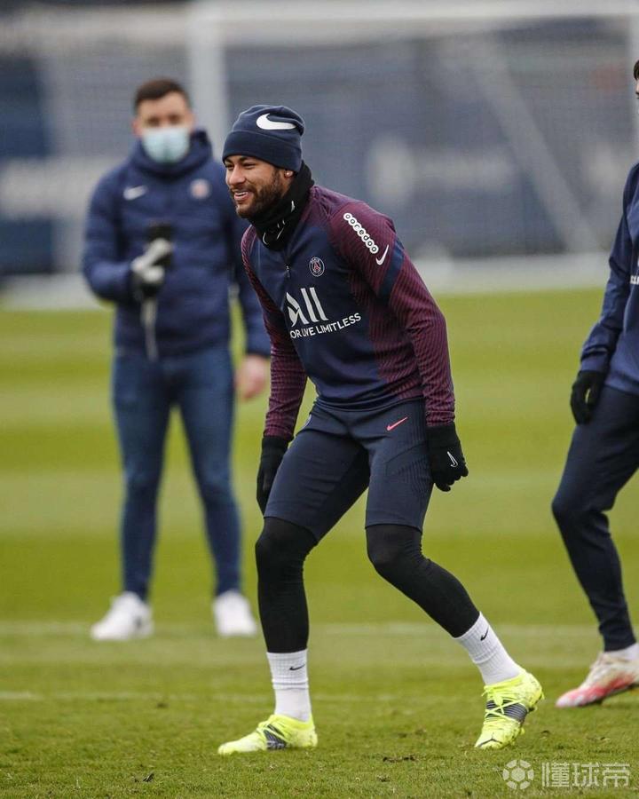 内马尔恢复训练
