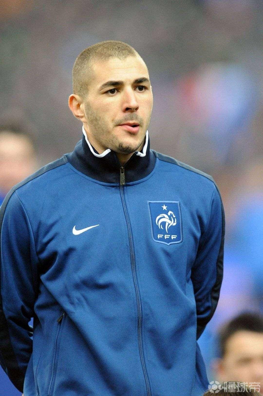 回顾本泽马在国家队不同时期的大头照