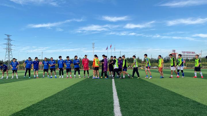 大二足球队4-2大一足球队，新生杯圆满结束
